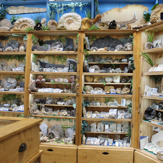 10_Schmuck-Tour_Steine-Laden_1